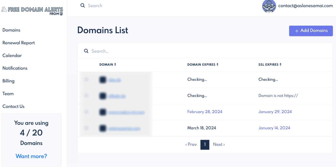 Tableau de bord de Free Domain Alerts, noms de domaine floutés